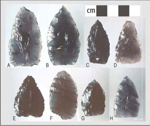 Bifacially flaked obsidian &quot;Wari style&quot; points or knives from surface contexts in Moquegua as part of the &quot;Catrastro Arqueol&oacute;gico del Drenaje del Osmore Superior&quot; (B. D. Owen and Goldstein 2001: Fig. 11)